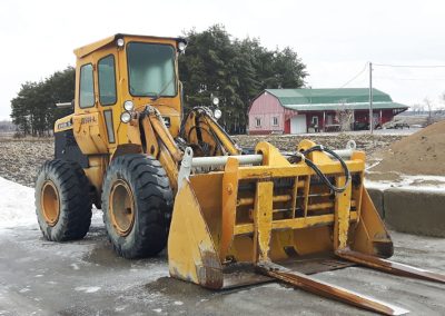Tractopelle pour désouchage à Montréal et ses environs - Service Arbre Stéphane