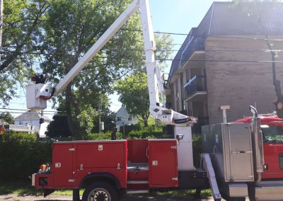 Camion émondage - Service émondage à Dollar-des-ormeaux - Service Arbre Stéphane