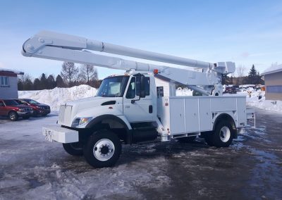 flotte de camion et d'équipement pour un service d'abattage arbre, émondage arbre et élagage arbre à Montréal, Laval, Rive-Nord et Lanaudière / Abattage Arbre Montréal