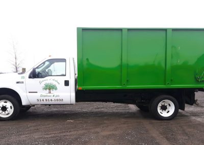 flotte de camion et d'équipement pour un service d'abattage arbre, émondage arbre et élagage arbre à Montréal, Laval, Rive-Nord et Lanaudière / Abattage Arbre Montréal