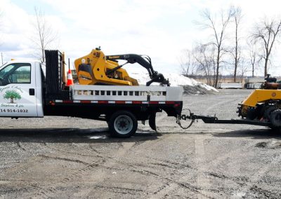 flotte de camion et d'équipement pour un service d'abattage arbre, émondage arbre et élagage arbre à Montréal, Laval, Rive-Nord et Lanaudière / Abattage Arbre Montréal