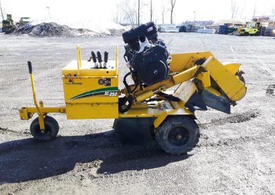 flotte de camion et d'équipement pour un service d'abattage arbre, émondage arbre et élagage arbre à Montréal, Laval, Rive-Nord et Lanaudière / Abattage Arbre Montréal