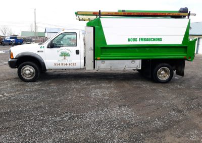 flotte de camion et d'équipement pour un service d'abattage arbre, émondage arbre et élagage arbre à Montréal, Laval, Rive-Nord et Lanaudière / Abattage Arbre Montréal