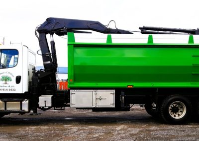 flotte de camion et d'équipement pour un service d'abattage arbre, émondage arbre et élagage arbre à Montréal, Laval, Rive-Nord et Lanaudière / Abattage Arbre Montréal