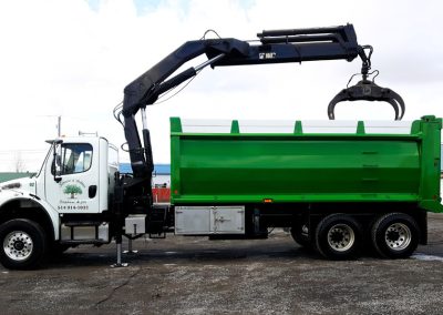 flotte de camion et d'équipement pour un service d'abattage arbre, émondage arbre et élagage arbre à Montréal, Laval, Rive-Nord et Lanaudière / Abattage Arbre Montréal