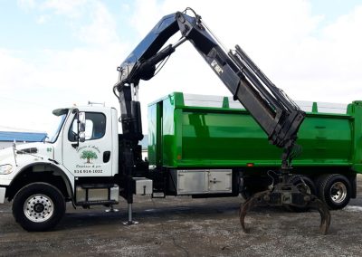 flotte de camion et d'équipement pour un service d'abattage arbre, émondage arbre et élagage arbre à Montréal, Laval, Rive-Nord et Lanaudière / Abattage Arbre Montréal