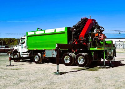 flotte de camion pour un service d'abattage arbre, émondage arbre et élagage arbre à Montréal, Laval, Rive-Nord et Lanaudière / Abattage Arbre Montréal