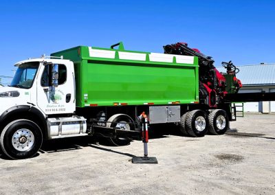 flotte de camion pour un service d'abattage arbre, émondage arbre et élagage arbre à Montréal, Laval, Rive-Nord et Lanaudière / Abattage Arbre Montréal