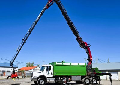 flotte de camion pour un service d'abattage arbre, émondage arbre et élagage arbre à Montréal, Laval, Rive-Nord et Lanaudière / Abattage Arbre Montréal
