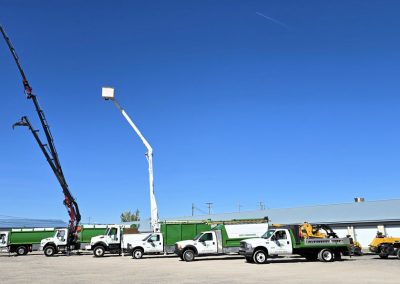 flotte de camion pour un service d'abattage arbre, émondage arbre et élagage arbre à Montréal, Laval, Rive-Nord et Lanaudière / Abattage Arbre Montréal