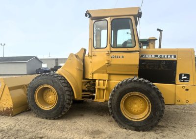 flotte de camion et d'équipement pour un service d'abattage arbre, émondage arbre et élagage arbre à Montréal, Laval, Rive-Nord et Lanaudière / Abattage Arbre Montréal