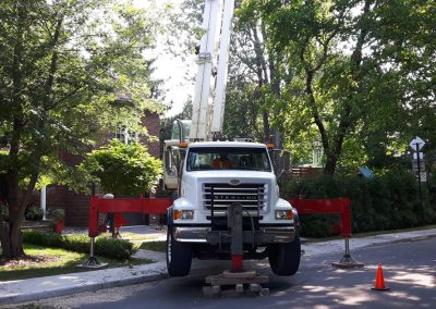 Camion à nacelle - Service de coupe et abattage arbre sur la Rive-Nord de Montréal - Service Arbre Stéphane